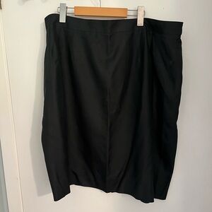 100% Silk Black Pencil Skirt. Breckenridge. Waist 42”.